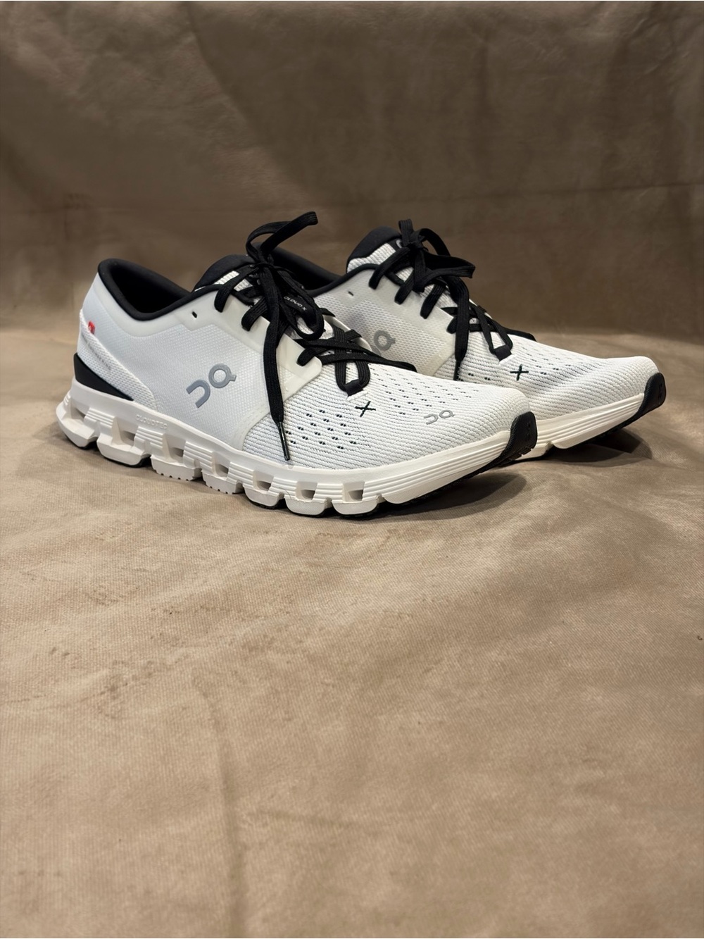 On Running Women’s Cloudswift White/Black Running Shoes